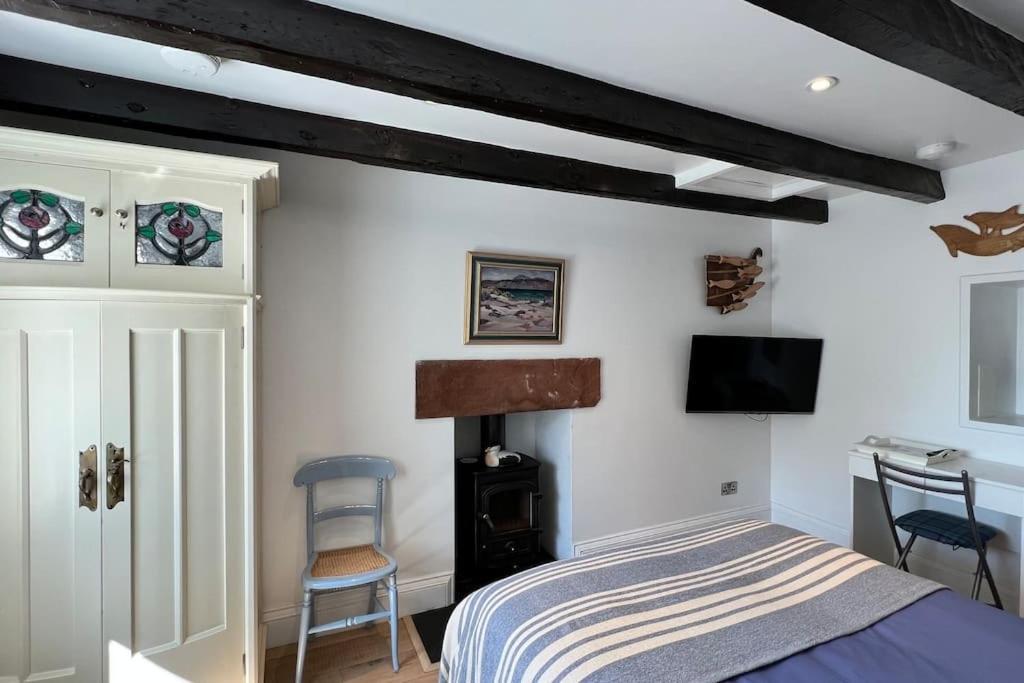 Shorepark - Waterfront Cottage With Stunning Views 덤프리스 외부 사진